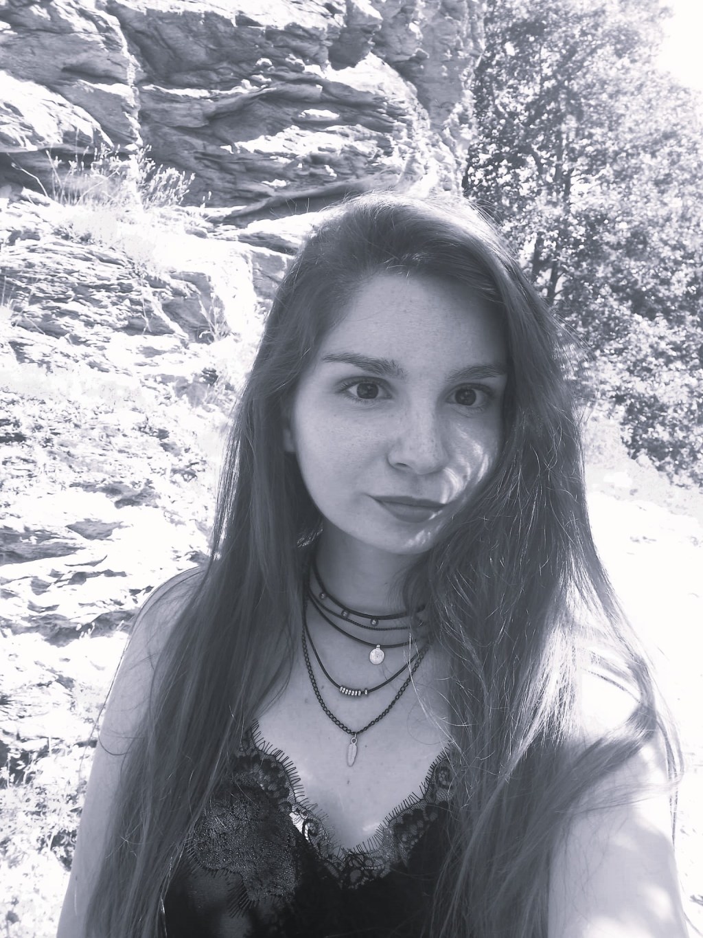 Poesía de Bulgaria: Dos poemas de Guergana Valeríeva (1996) en búlgaro y en&nbsp;español