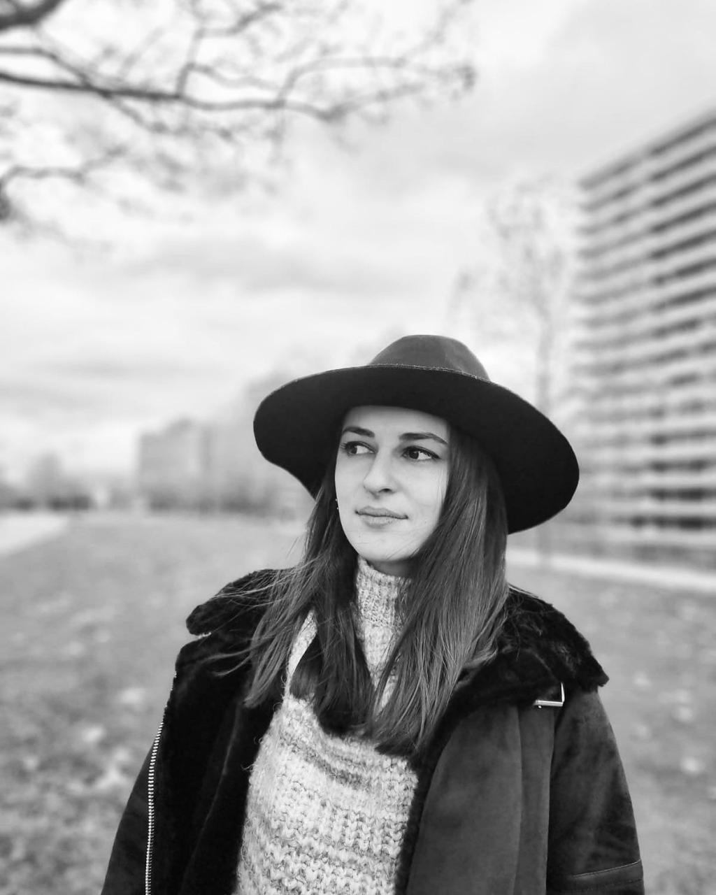 Joven poesía búlgara: Tres poemas de Tea Móneva (1994) en búlgaro y en&nbsp;español