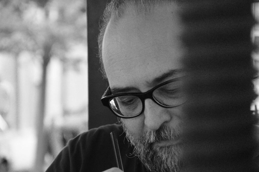 Poesía búlgara contra la guerra: Un poema de Román Kissiov (1962) en búlgaro y en&nbsp;español